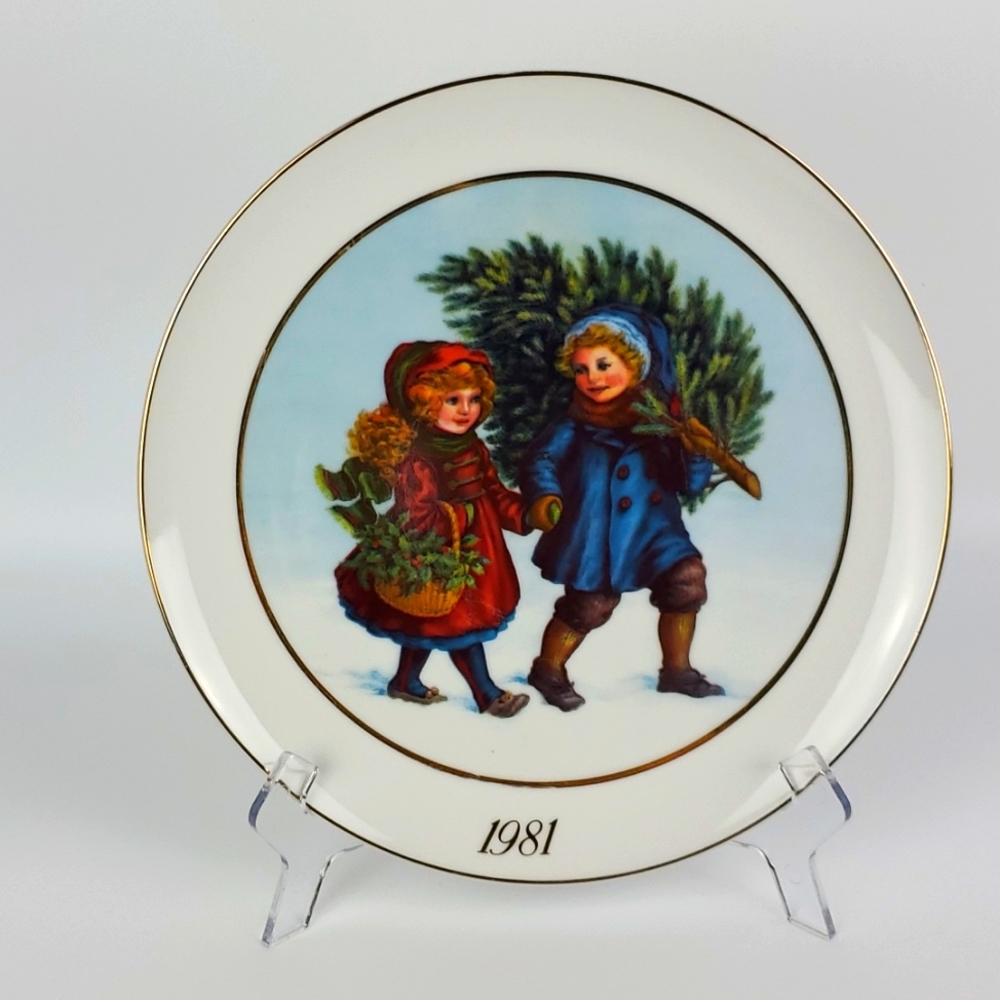 CHRISTMAS 1981 AVON Collector's Plate First Edition 9"